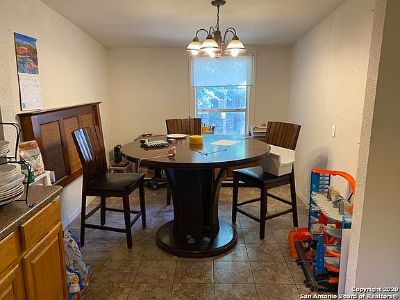 4th image of 243 Drake Ave