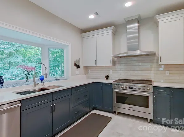 13712 Bluffton Ct, Pineville, NC 28134