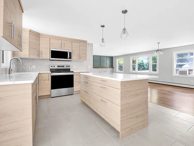 7 Jay Dr — Photo 5