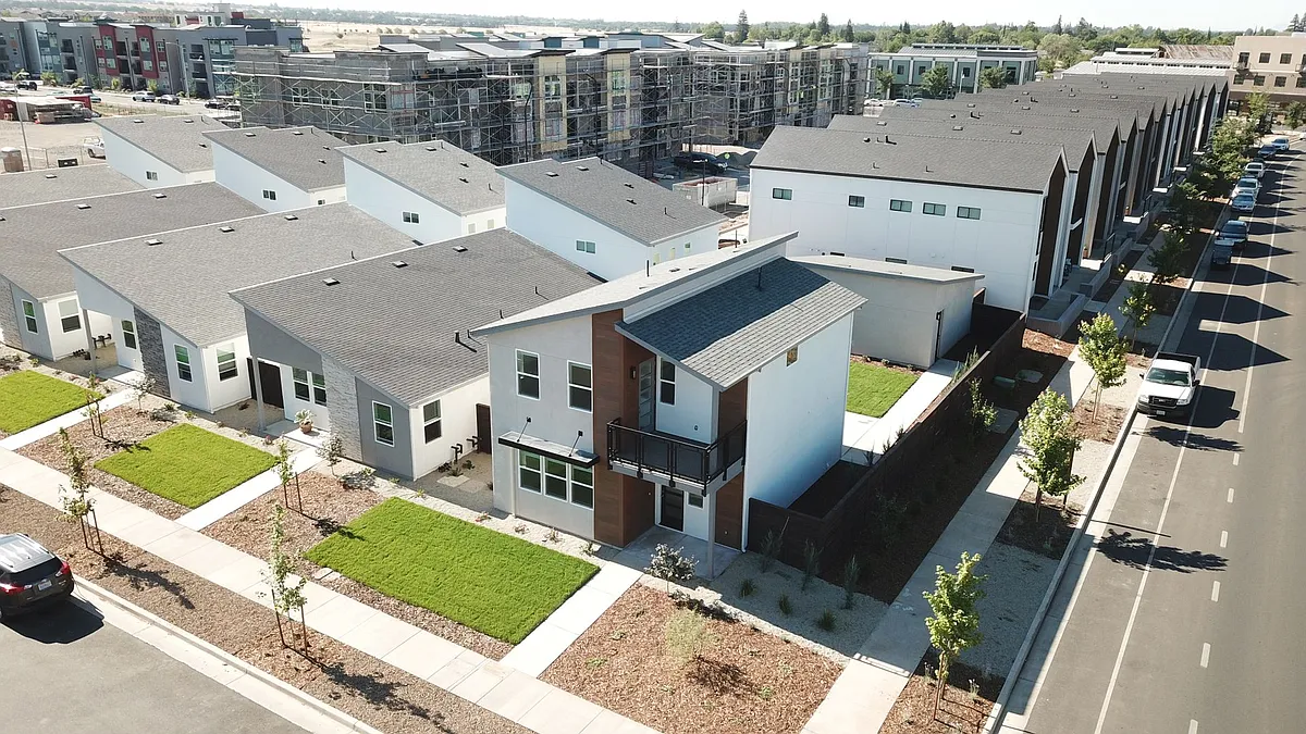 Building Photo - 2201 Tapia Way