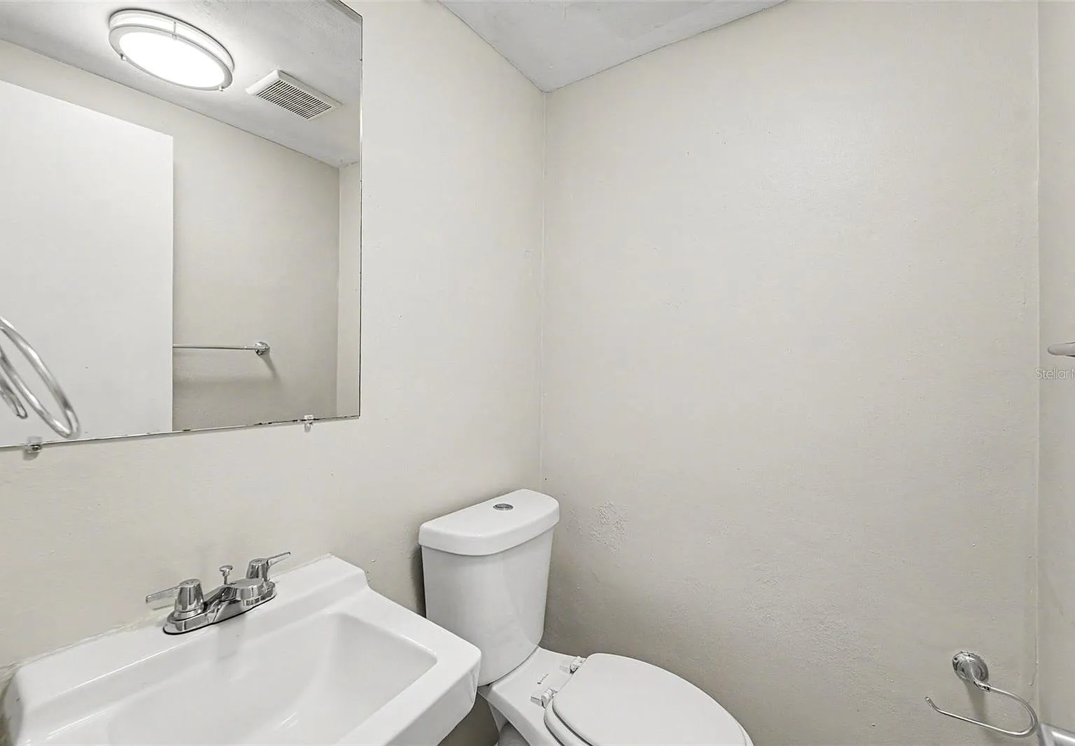 3 bed, 2.5 bath, 1625 sqft, $1,800 — Photo 3