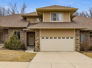 19 Holiday Ridge Ln, Coralville, IA 52241