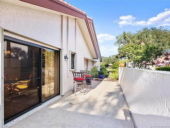 3rd image of 6060 SE Martinique Dr APT 104