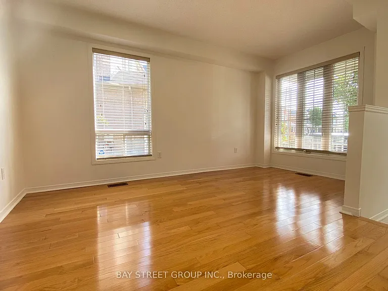 39 Levellands Cres — Photo 4
