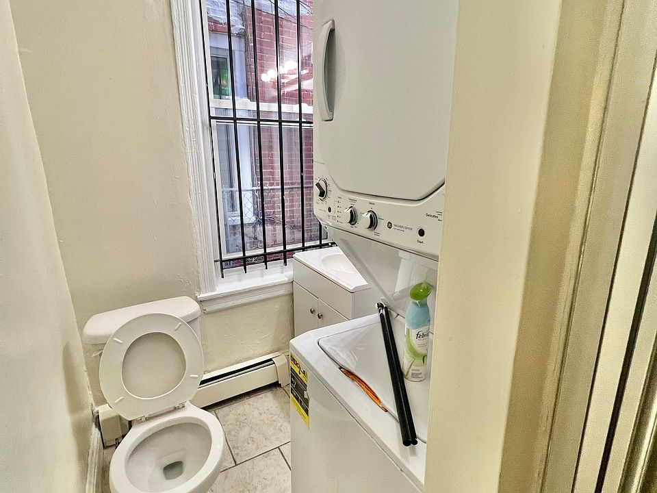 Unit 1R: Bathroom