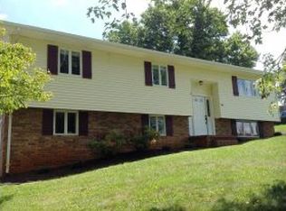 707 S Sherbrooke Cir, Mount Carmel, TN 37645