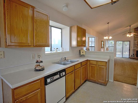 5th image of 13822 Laurel Hollow Dr
