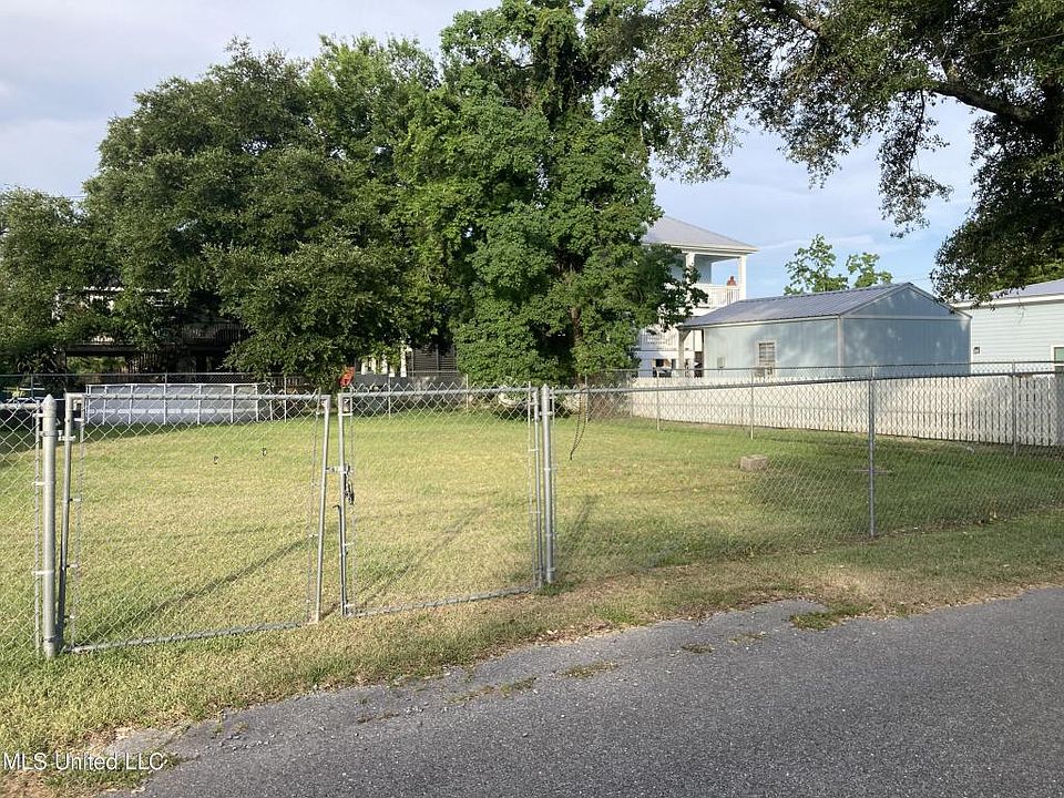 2nd image of 214 Demetz Ave