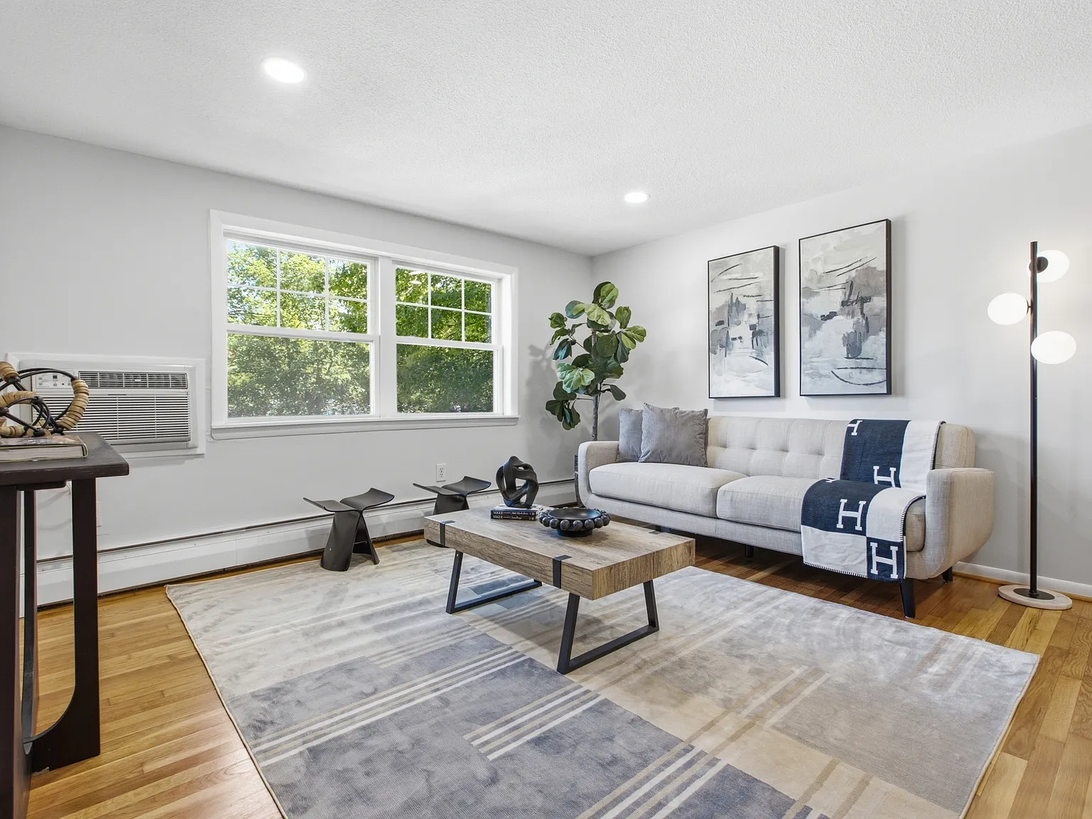 2 bed, 900 sqft, $2,600 — Photo 3