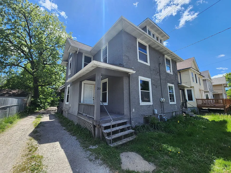 201 & 203 E Locust St