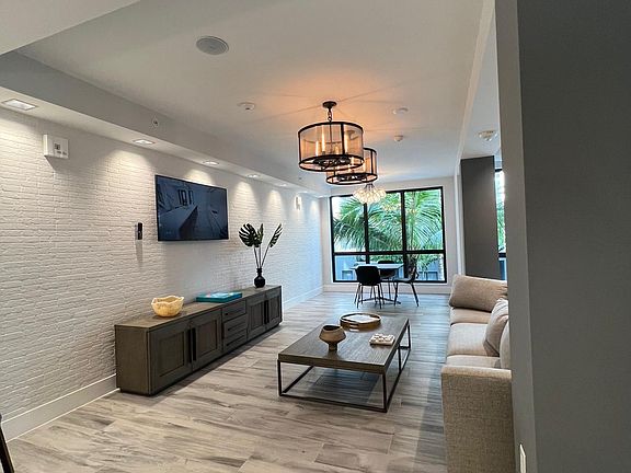 5th image of 365 Hialeah Dr #104