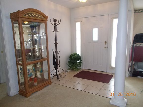 front entry with tile 