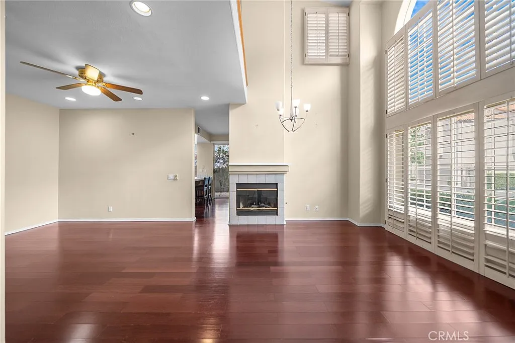3 bed, 2.5 bath, 1655 sqft, $3,700 — Photo 4