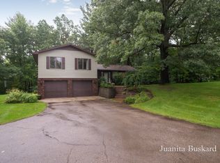 12180 Reyburn Dr NE, Sparta, MI 49345