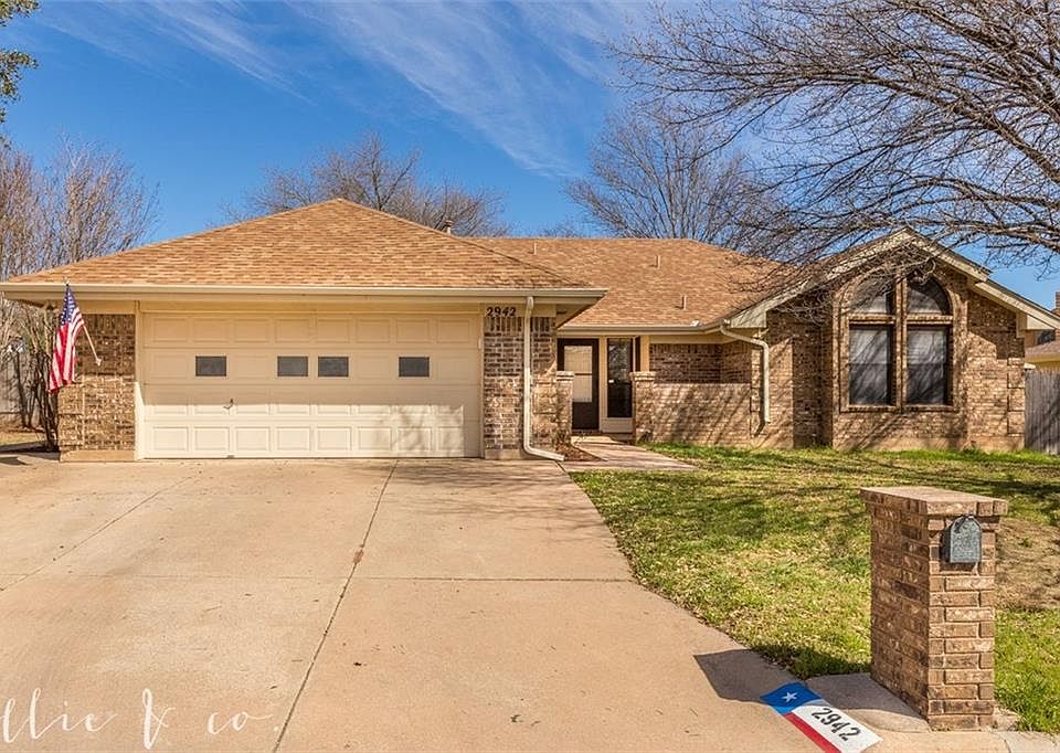 1st image of 2942 Red Oak Cir