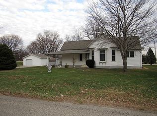 20 Ash St, Weldon, IL 61882