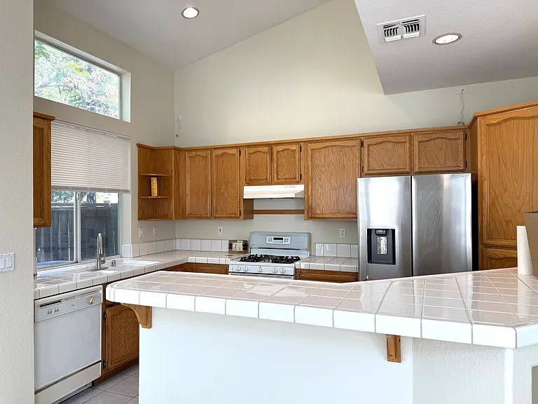 282 Oak Briar Ct — Photo 5