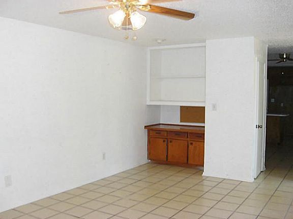 2nd image of 2040 Meadowview Dr