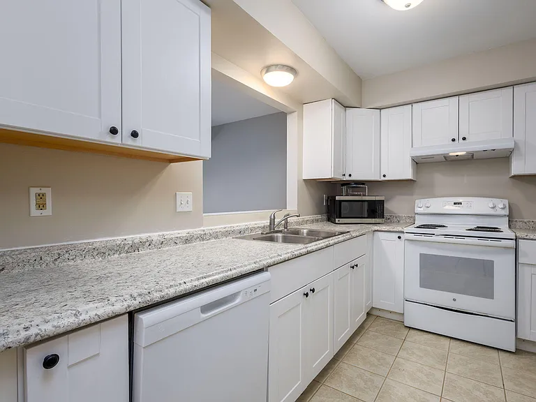5842 Niles St #5844 — Photo 3