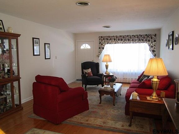 4th image of 109 Mann Ave