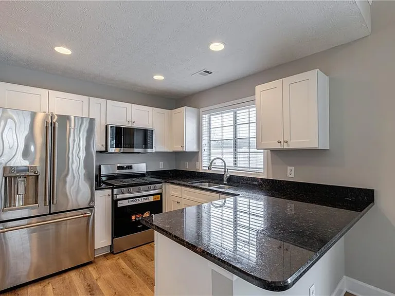211 Harmony Ct — Photo 9