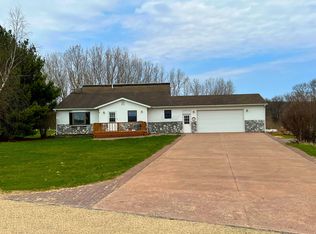 E9634 Pleasant Valley Rd, Baraboo, WI 53913