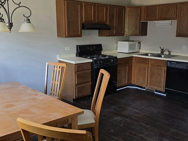391 S Collins St #E — Photo 18
