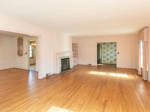 4th image of 610 W 6th St