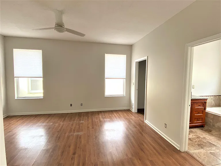 880 NW Waterlily Pl — Photo 8