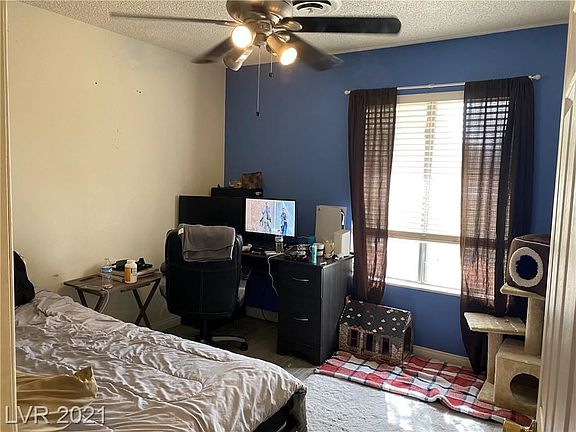 5th image of 207 Dogwood St