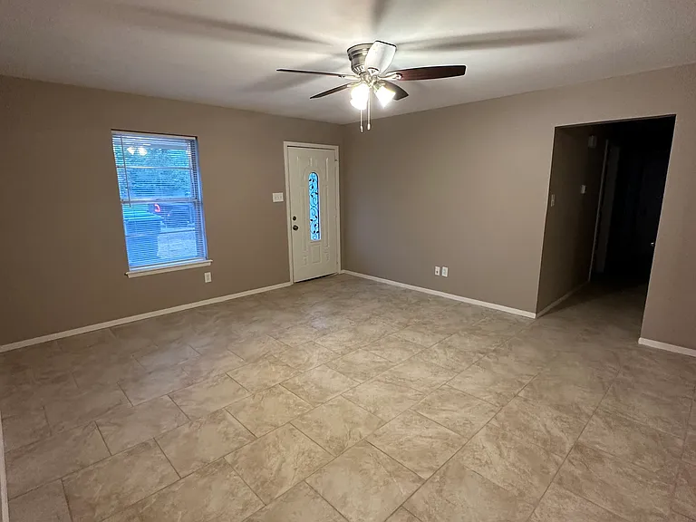 1906 Guinn Dr — Photo 5
