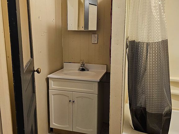 5th image of 110 E Canda St
