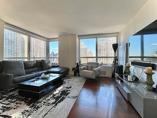 1st image of 200 E 94th St APT 1518