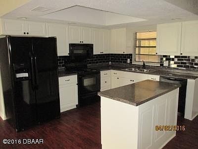 5th image of 828 Wildwood Cir