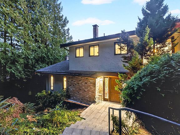 5th image of 1375 Burnside Rd