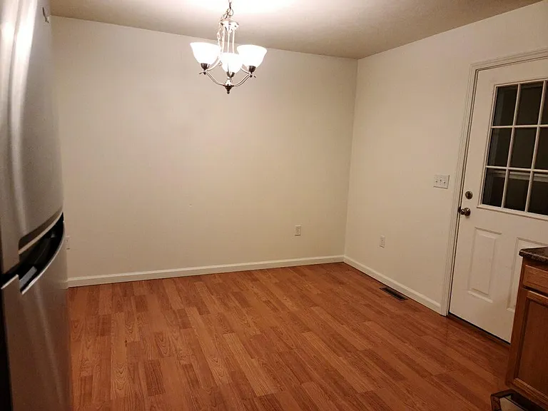 121 Schofield Ct — Photo 7