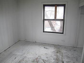 4th image of 614 Rose Ave E