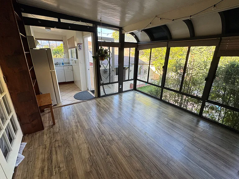 1033 W Micheltorena St — Photo 6