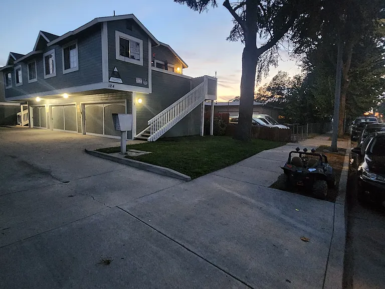 124 W Truslow Ave #4 — Photo 27