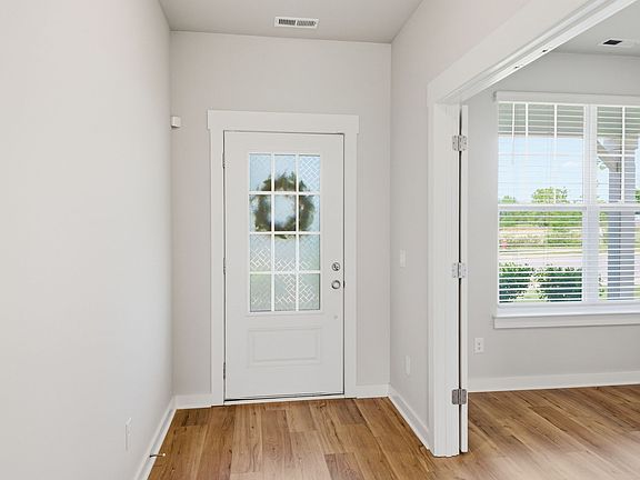 5th image of 281 Casper Dr