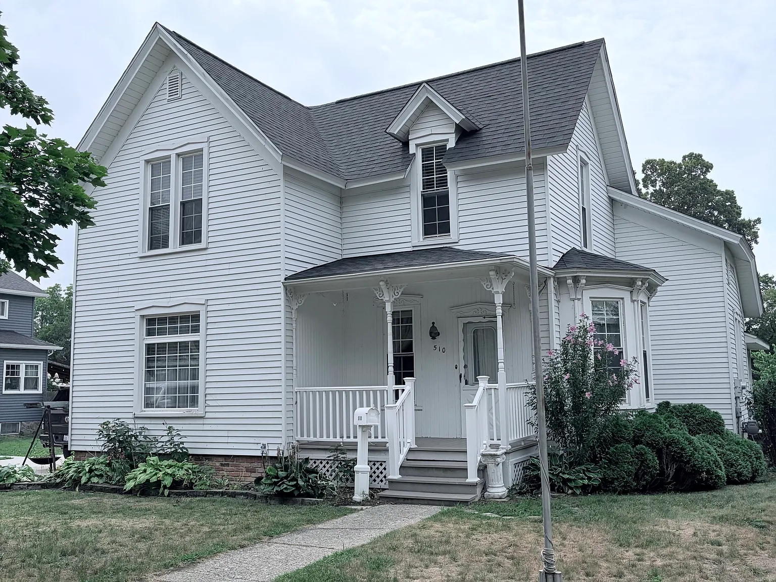 3 bed, 1745 sqft, $2,400 — Photo 2