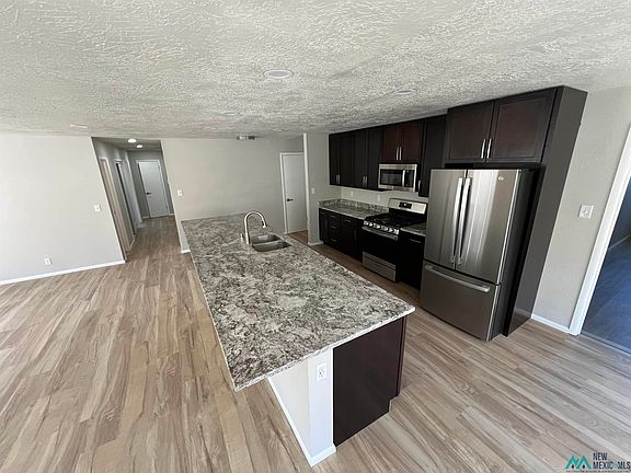 3rd image of 611 McKee Dr