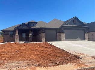 2424 Creekview Trl, Moore, OK 73160