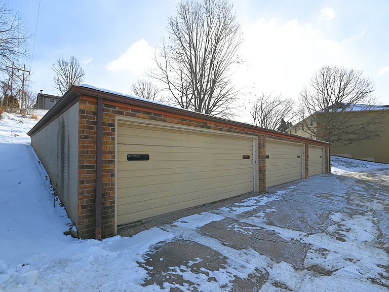 830 Hawkeye Dr — Photo 6