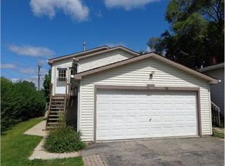 34 W Clarendon Dr, Round Lake Beach, IL 60073