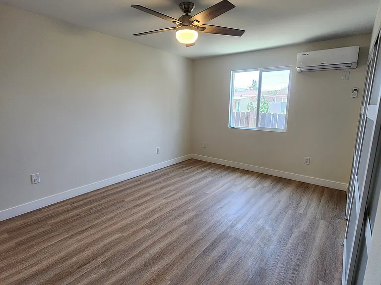 915 W 8th St #2 — Photo 14