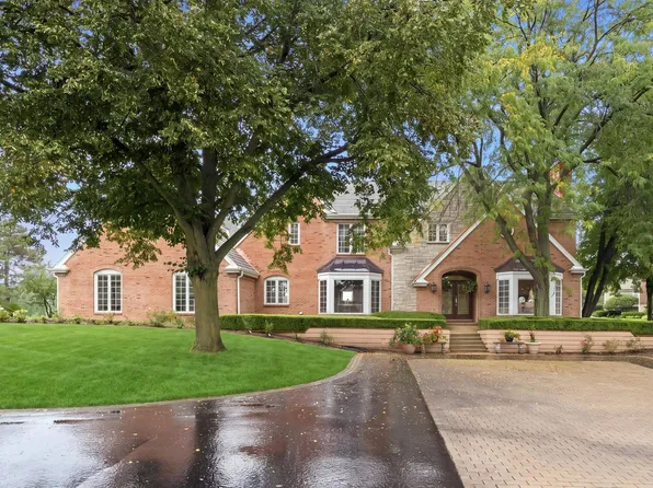 4 S Wynstone Dr, North Barrington, IL 60010