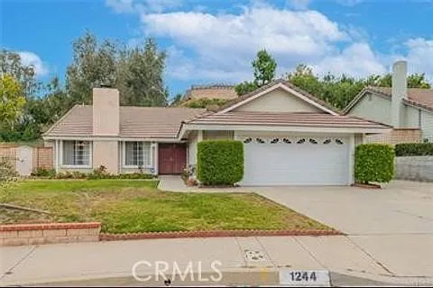 3 bed, 1747 sqft, $3,900 — Photo 1