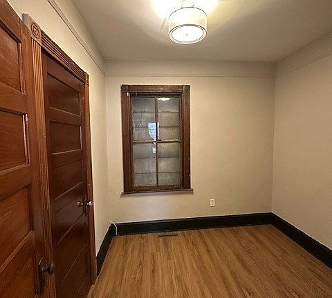 4th image of 945 Broadway