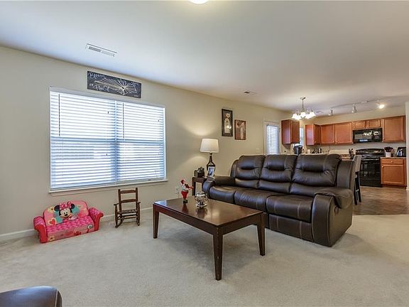 4th image of 668 Thistle Dr